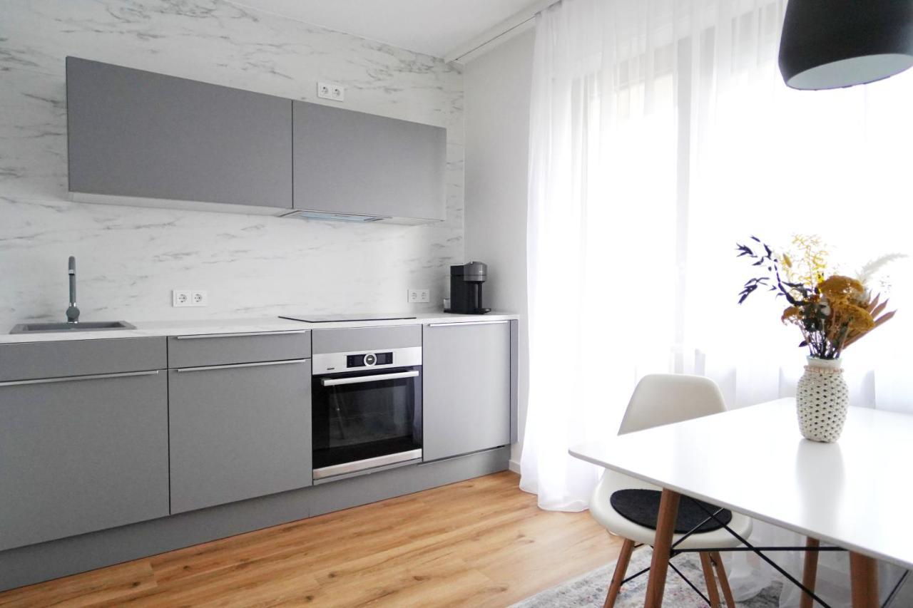 Apartment Mit Balkon Und Privatparkplatz Augsburg Buitenkant foto