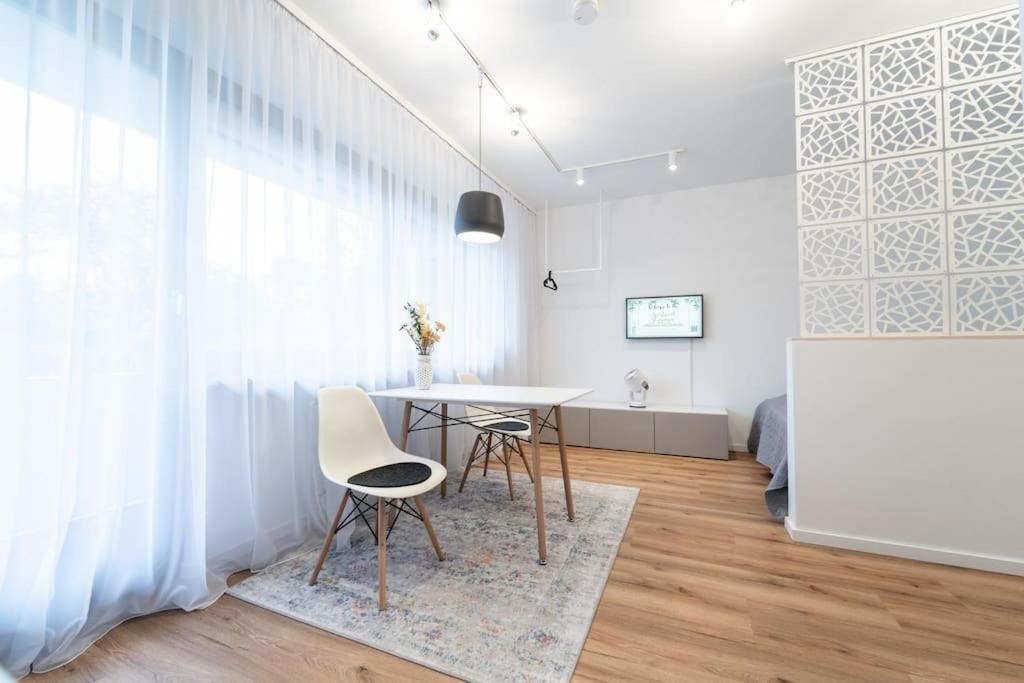 Apartment Mit Balkon Und Privatparkplatz Augsburg Buitenkant foto